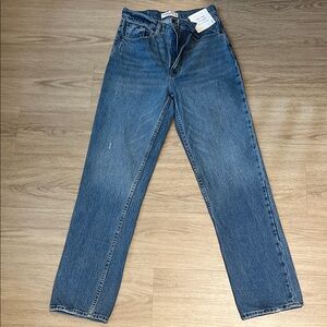 Abercrombie & Fitch Women’s The ‘90s Straight Ultra High Rise Jeans